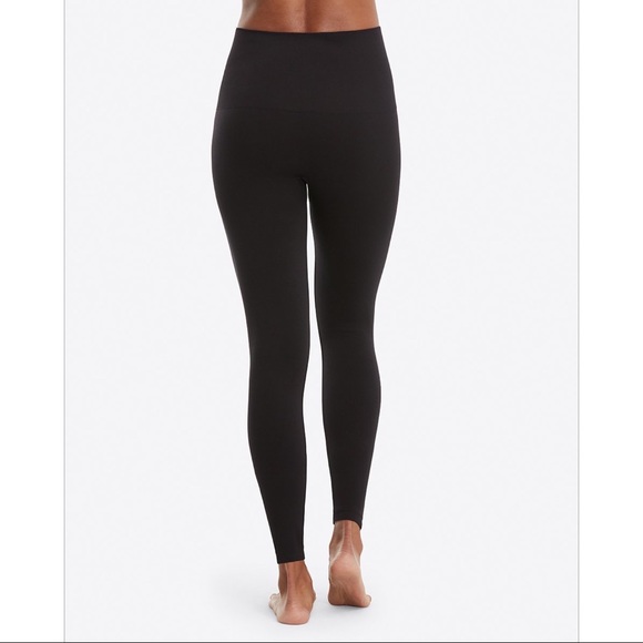 NEW SPANX Look At Me Now Seamless Leggings in Very Black - Picture 2 of 6